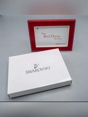 Swarovski Crystal Heart Your Red Dress Moment Picture Frame New in Box